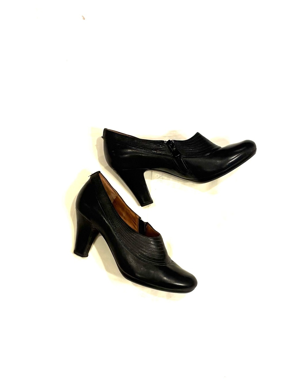 Clark’s Classic Black Women's Dress Heels, inside zipper, size 10M, Stitch Detai